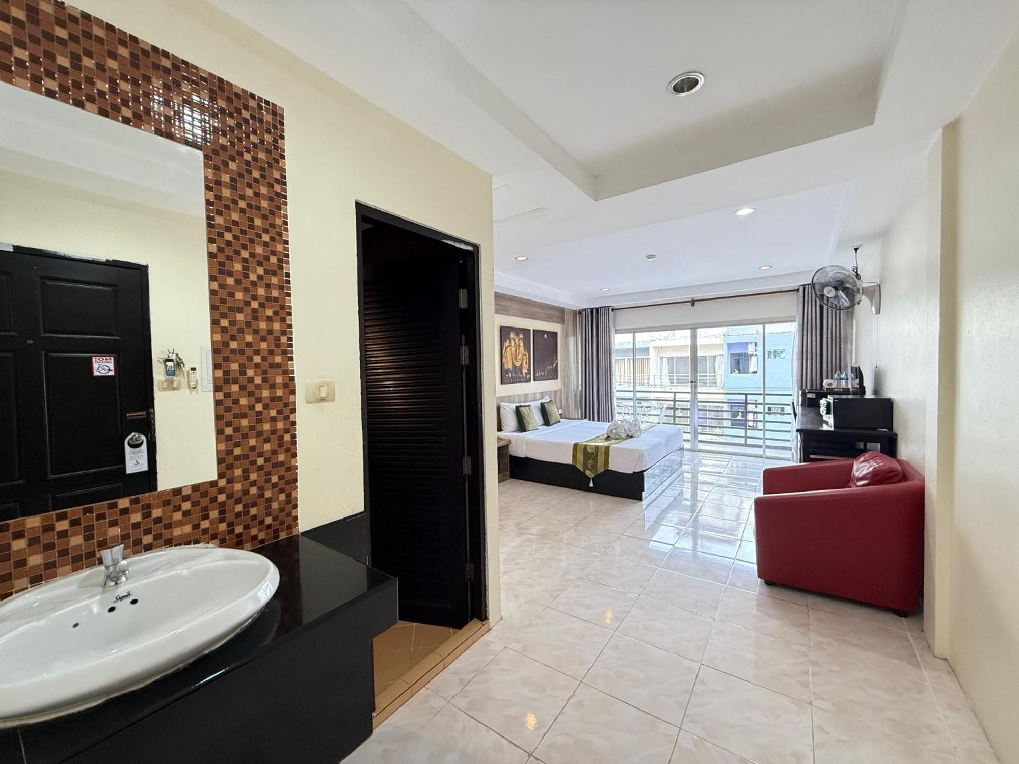 Thai Classic House Patong Екстериор снимка